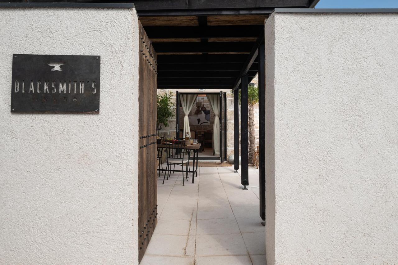 Blacksmith'S House - Rental House With Heated Pool Posedarje Esterno foto