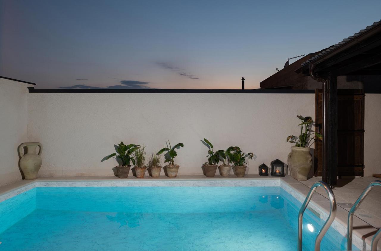 Blacksmith'S House - Rental House With Heated Pool Posedarje Esterno foto