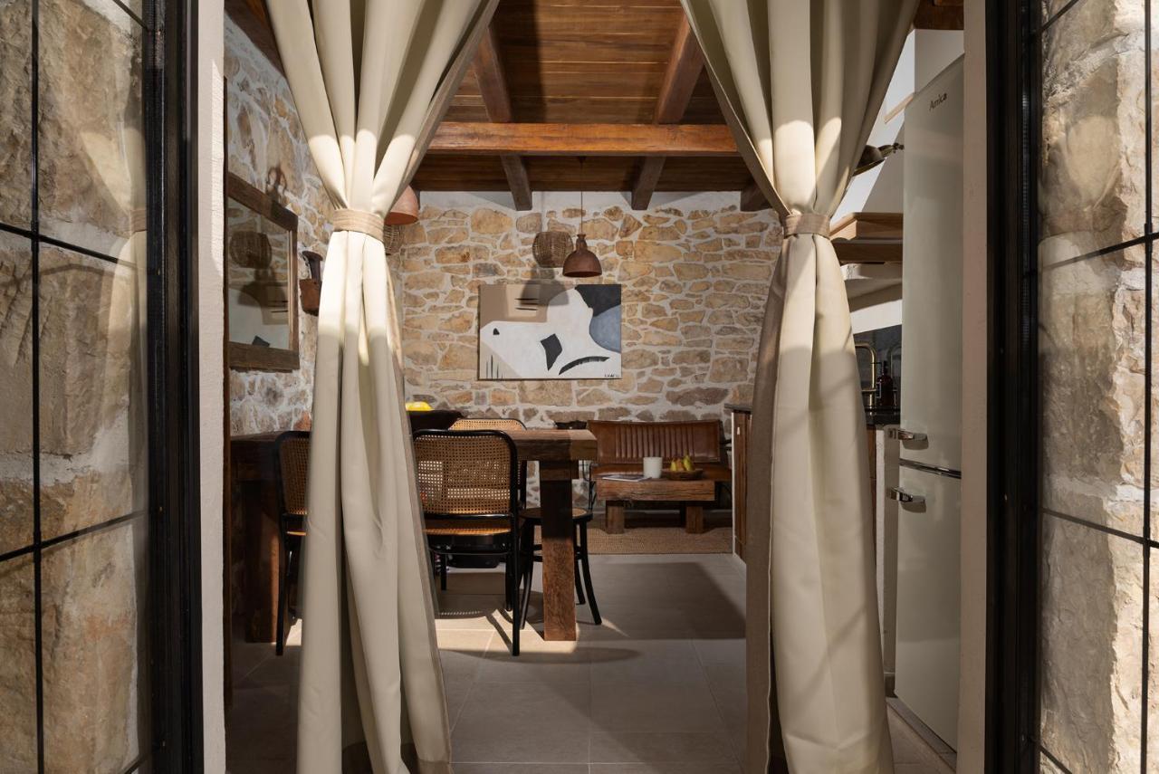 Blacksmith'S House - Rental House With Heated Pool Posedarje Esterno foto