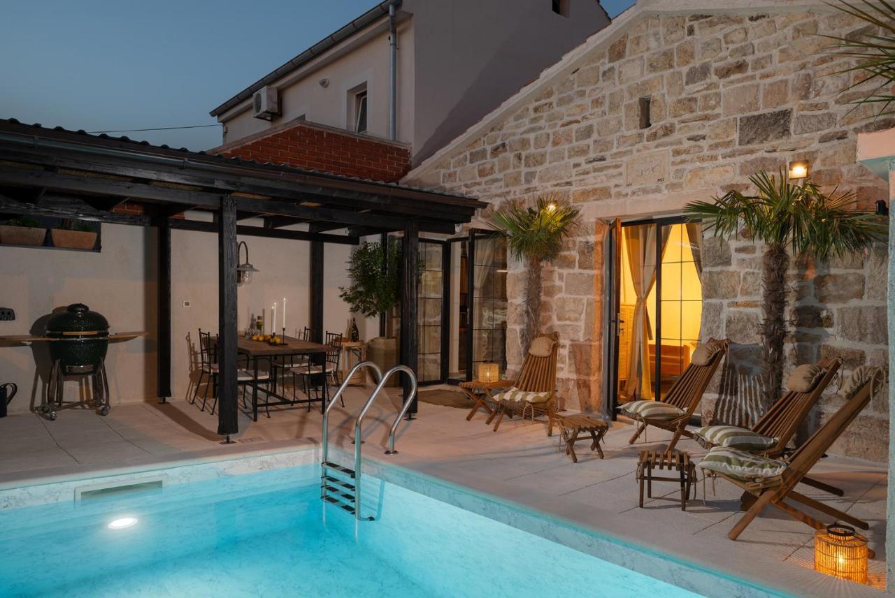 Blacksmith'S House - Rental House With Heated Pool Posedarje Esterno foto