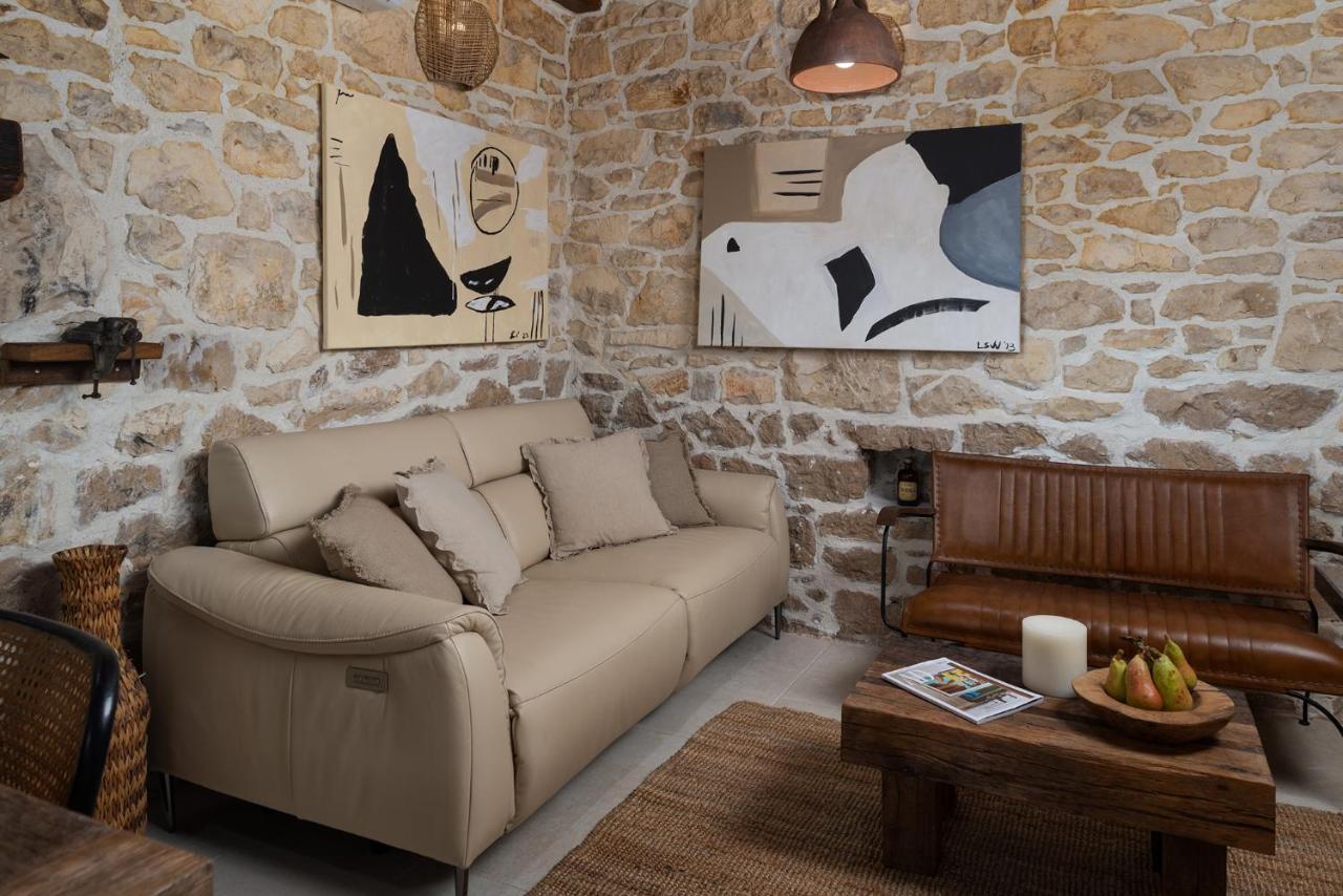 Blacksmith'S House - Rental House With Heated Pool Posedarje Esterno foto